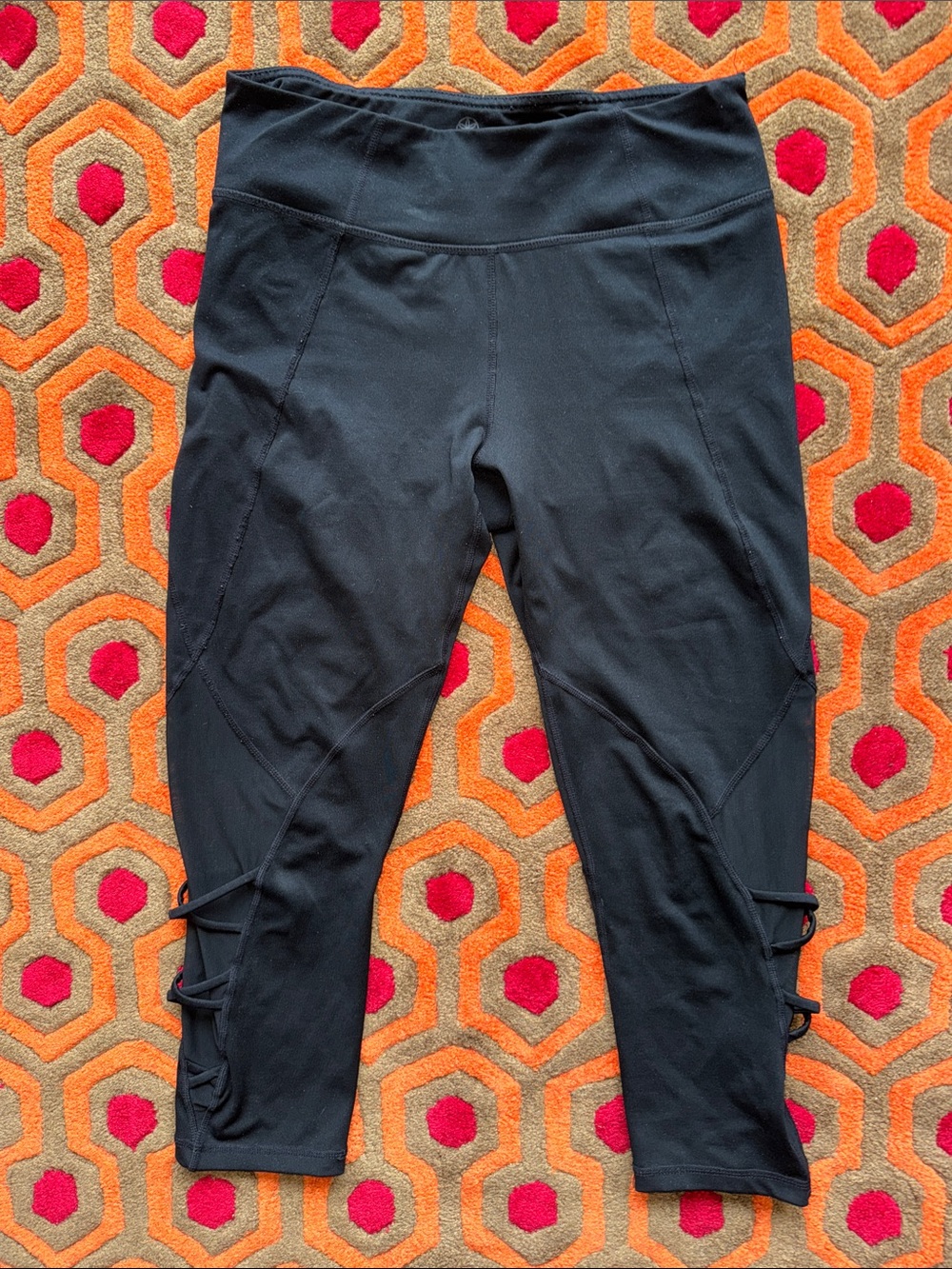MAKE OFFER! GAIAM Black Athletic Crop Leggings with Side Straps Women's M